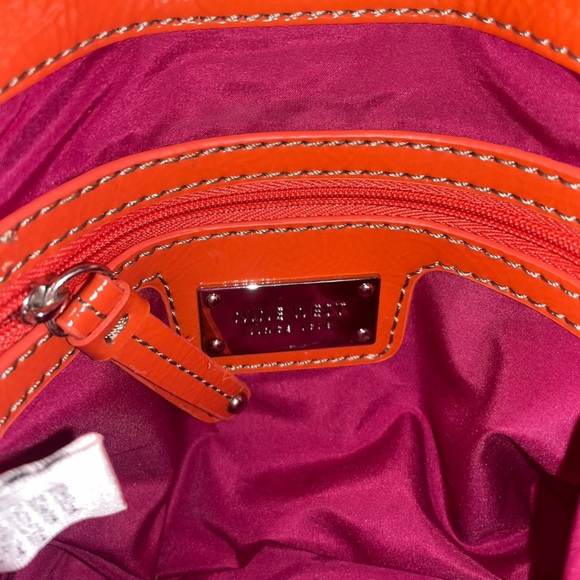 Nine West Coral
Pebbled Leather ILike
Handbag Swing Pack
Adjustable Strap - Picture 7 of 14